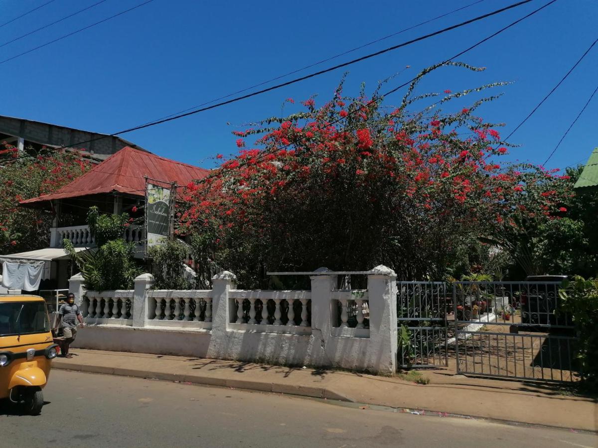 Home Sakalava Hell-Ville Luaran gambar