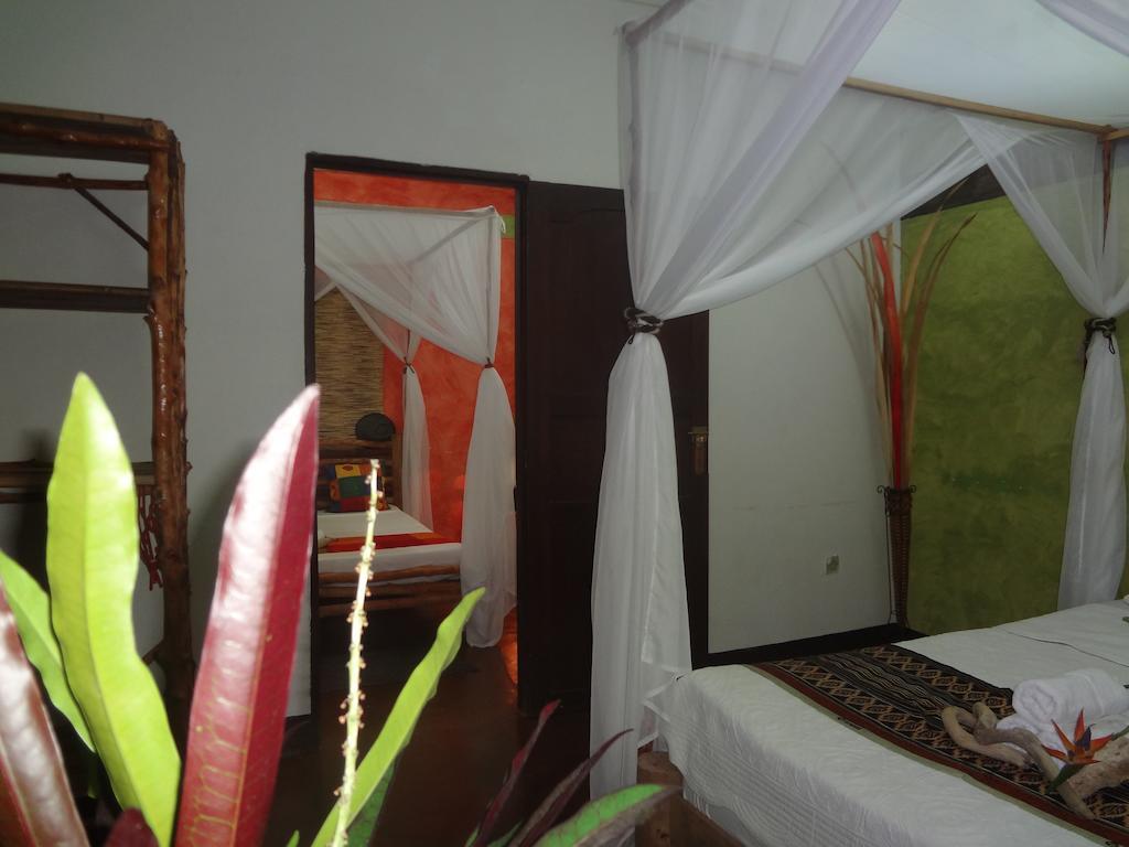 Home Sakalava Hell-Ville Bilik gambar